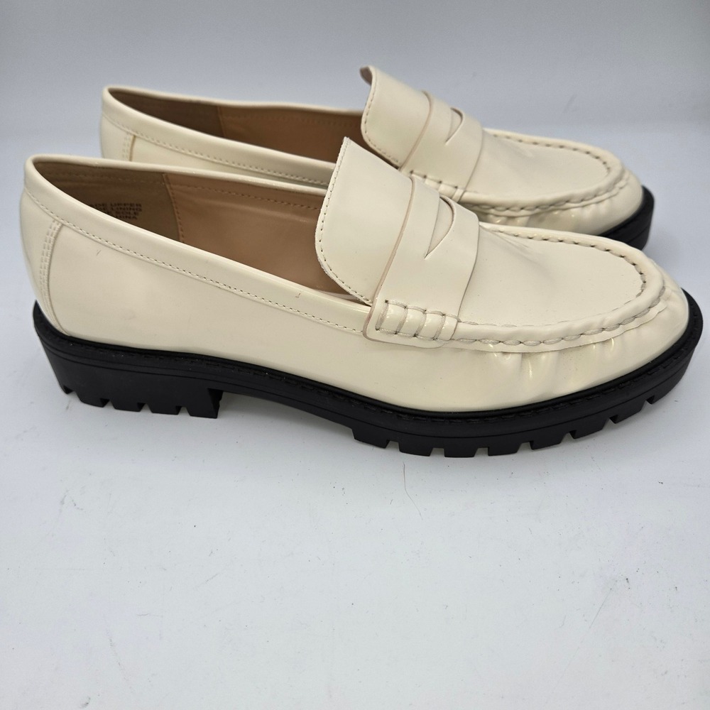 LOFT Cream Penny Loafers Chunky Lug Sole Trendy Modern Classic Shoes Size 7.5